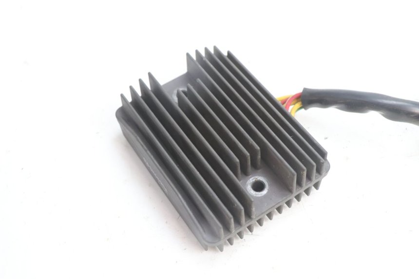 photo de REGOLATORE DI CARICA HONDA VFR FI RC46 800 (1998 - 2001) - Dettaglio del componente