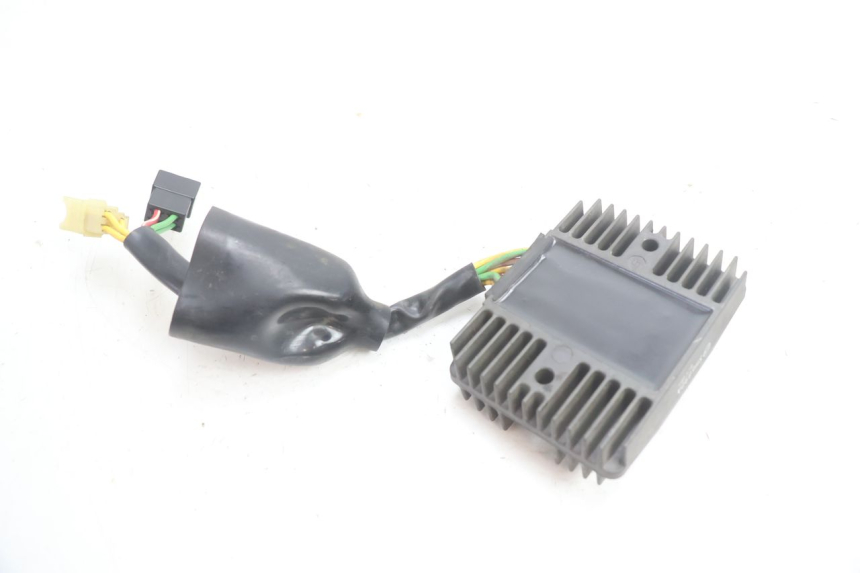 photo de REGOLATORE DI CARICA HONDA VFR FI RC46 800 (1998 - 2001) - Primo piano tecnico