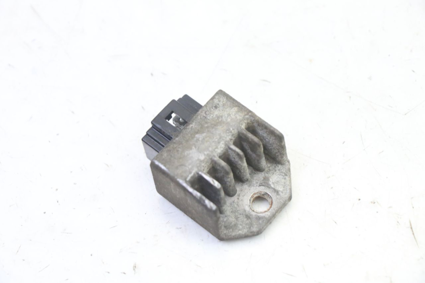 photo de REGOLATORE DI CARICA PEUGEOT VIVACITY 50 (2004 - 2009) - Dettaglio del componente