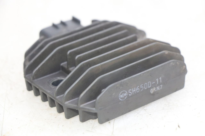 photo de REGOLATORE DI CARICA YAMAHA X-MAX XMAX 250 (2006 - 2009) - Primo piano tecnico