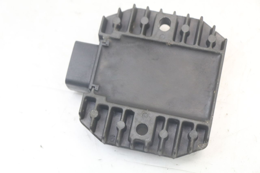 photo de REGOLATORE DI CARICA YAMAHA XMAX X-MAX 125 (2006 - 2009) - Primo piano tecnico