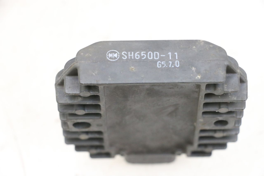 photo de REGOLATORE DI CARICA YAMAHA XMAX X-MAX 125 (2006 - 2009) - Altra angolazione