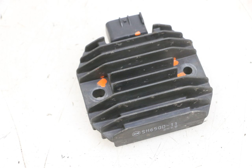 photo de REGOLATORE DI CARICA YAMAHA XMAX X-MAX 125 (2006 - 2009) - Primo piano tecnico