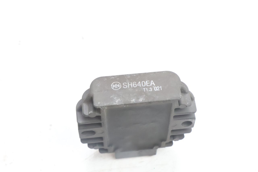 photo de REGOLATORE DI CARICA YAMAHA X-MAX XMAX 125 (2010 - 2013) - Altra angolazione