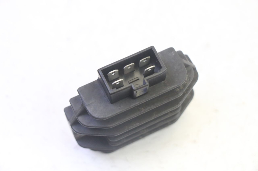 photo de REGOLATORE DI CARICA PIAGGIO X8 125 (2004 - 2007) - Primo piano tecnico