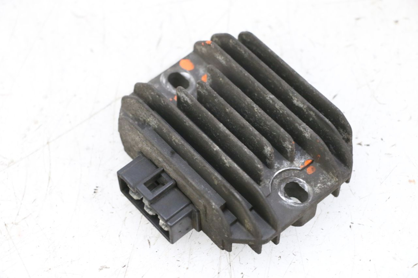 photo de REGOLATORE DI CARICA PIAGGIO X8 125 (2004 - 2007) - Primo piano tecnico