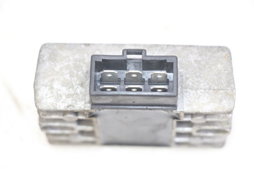 photo de REGOLATORE DI CARICA PIAGGIO X9 EVOLUTION 125 (2003 - 2007) - Altra angolazione