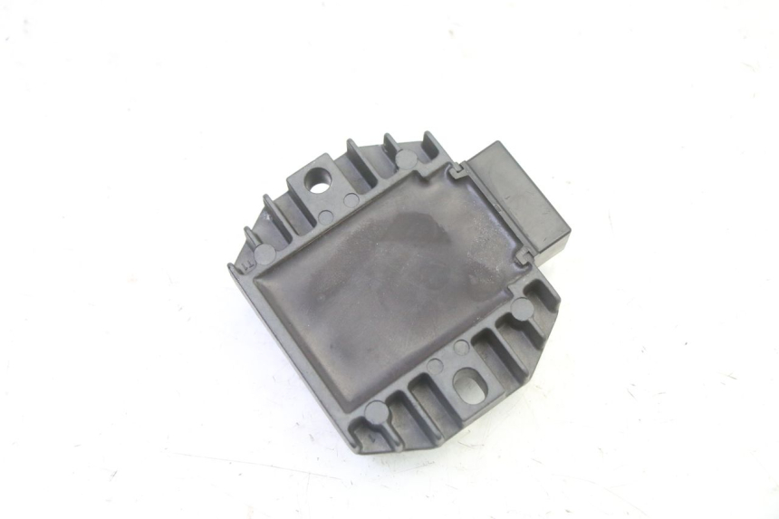 photo de REGOLATORE DI CARICA PIAGGIO X9 EVOLUTION 125 (2003 - 2007) - Altra angolazione