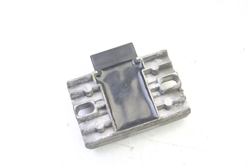 photo de REGOLATORE DI CARICA PIAGGIO X9 EVOLUTION 125 (2003 - 2007) - Primo piano tecnico