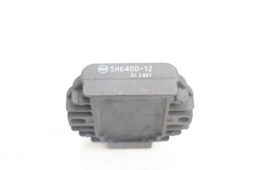 photo de REGOLATORE DI CARICA PIAGGIO X9 EVOLUTION 125 (2003 - 2007) - Altra angolazione