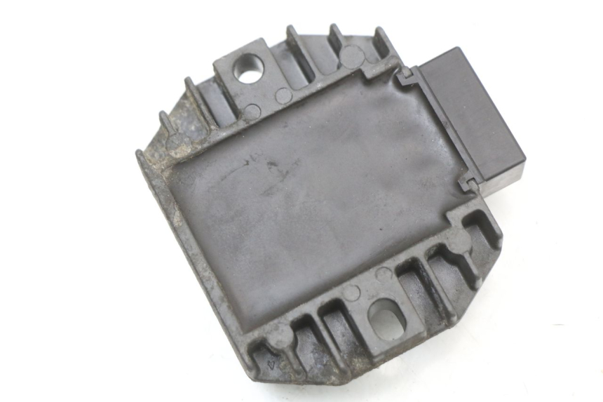 photo de REGOLATORE DI CARICA PIAGGIO X9 125 (2000 - 2003) - Primo piano tecnico