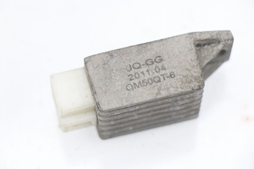 photo de REGOLATORE DI CARICA RAZZO XENON 4T 50 (2008 - 2012) - Dettaglio del componente