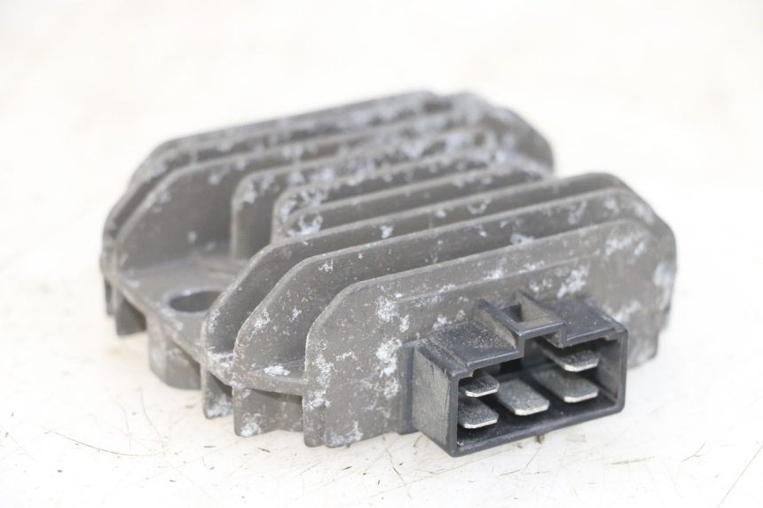 photo de REGOLATORE DI CARICA PIAGGIO XEVO - X EVO 125 (2007 - 2017) - Primo piano tecnico