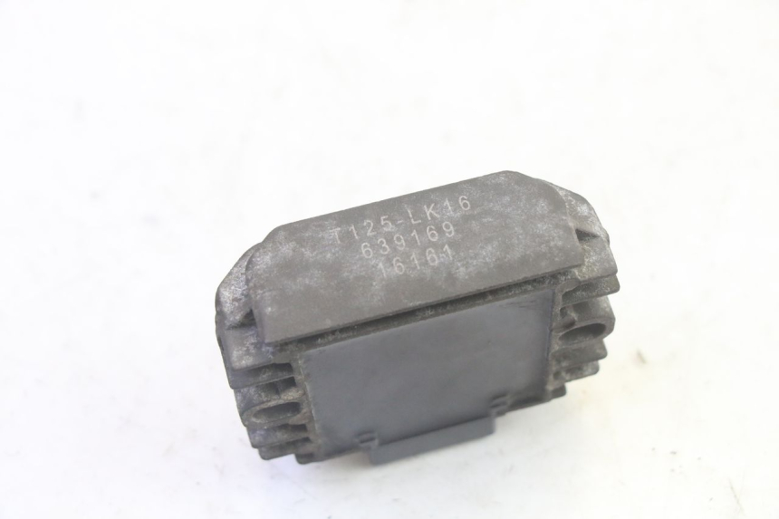 photo de REGOLATORE DI CARICA PIAGGIO XEVO - X EVO 125 (2007 - 2017) - Primo piano tecnico