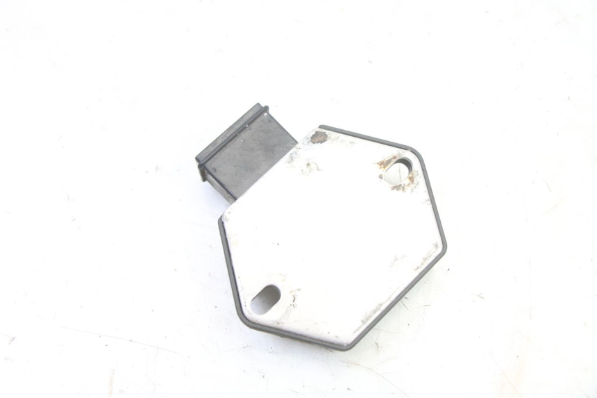 photo de Regolatore di carica HONDA XLV VARADERO 125 (2000 - 2006) - Primo piano tecnico