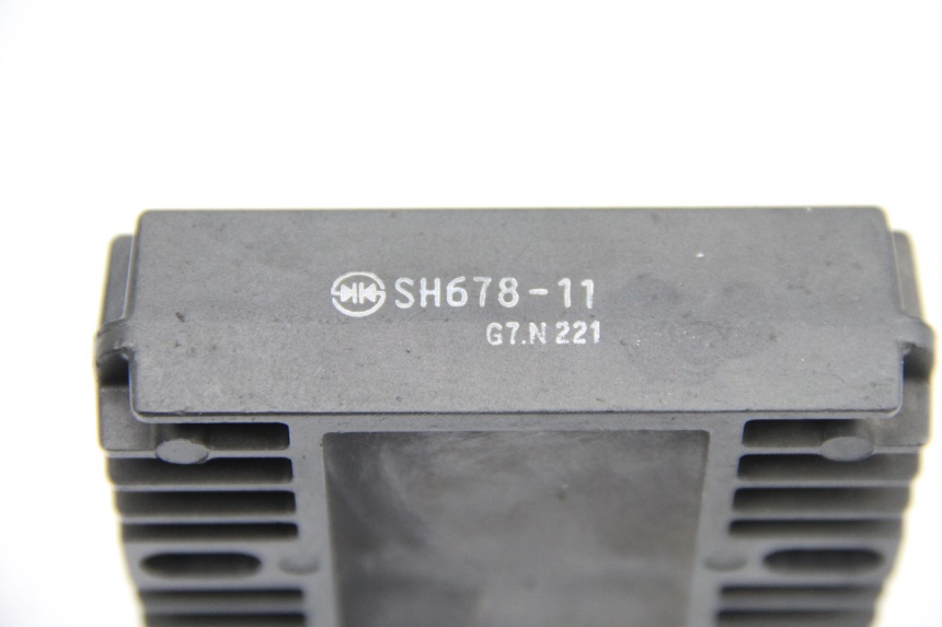 photo de Regolatore di carica YAMAHA XP T-MAX TMAX 500 (2008 - 2012) - Altra angolazione