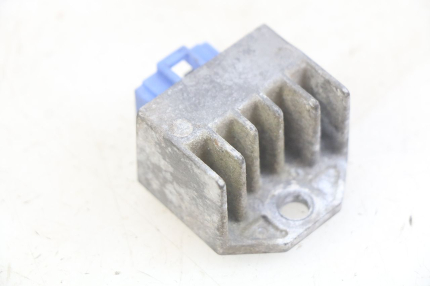 photo de REGOLATORE DI CARICA PEUGEOT XP6 50 (2006 - 2011) - Altra angolazione