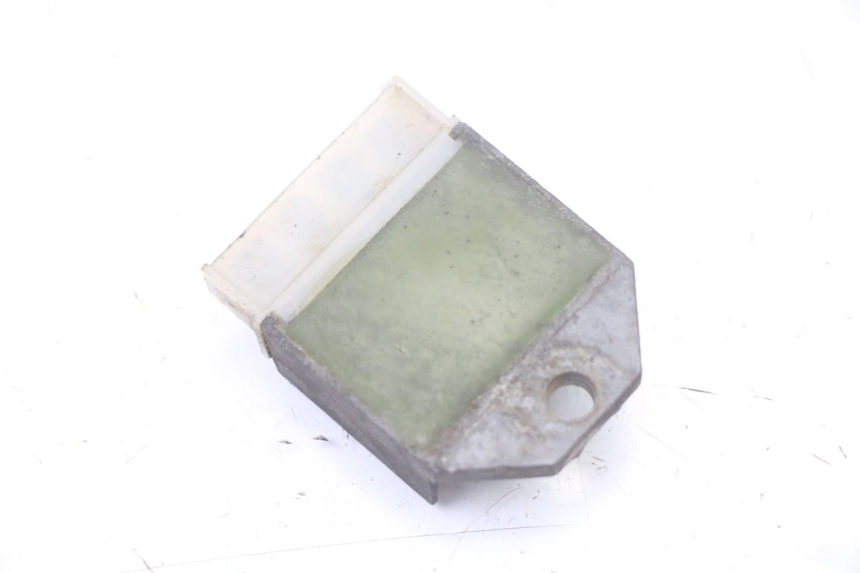 photo de REGOLATORE YAMAHA AEROX 50 (1997 - 2006) - Altra angolazione