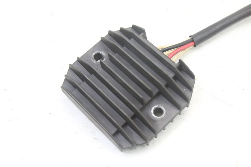 photo de REGOLATORE DI CARICA YAMAHA FZS FAZER 600 (2001 - 2003) - Dettaglio del componente