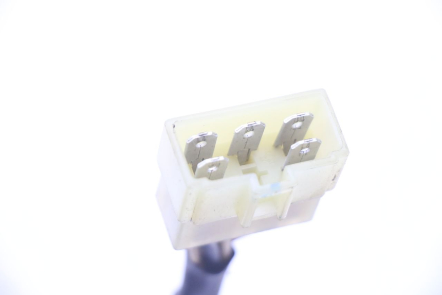 photo de REGOLATORE DI CARICA YAMAHA FZS FAZER 600 (2001 - 2003) - Primo piano tecnico