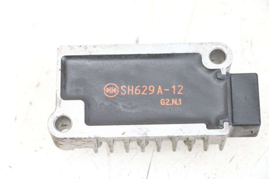 photo de REGOLATORE DI CARICA YAMAHA NEOS NEO'S 4T 50 (2008 - 2016) - Dettaglio del componente