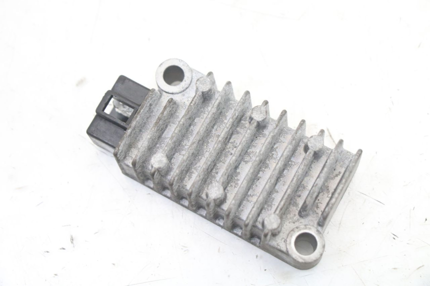 photo de REGOLATORE DI CARICA YAMAHA NEOS NEO'S 4T 50 (2008 - 2016) - Dettaglio del componente