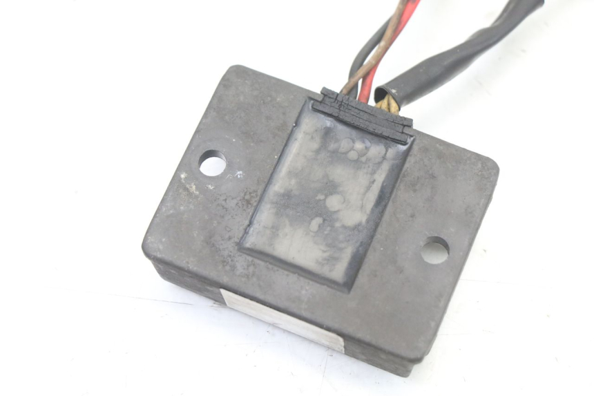 photo de REGOLATORE DI CARICA YAMAHA SR 125 (1982 - 2003) - Primo piano tecnico