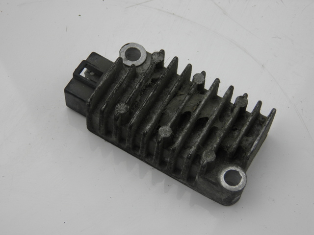 photo de Regolatore di carica YAMAHA TDR 125 (1997 - 1996) - Vista principale