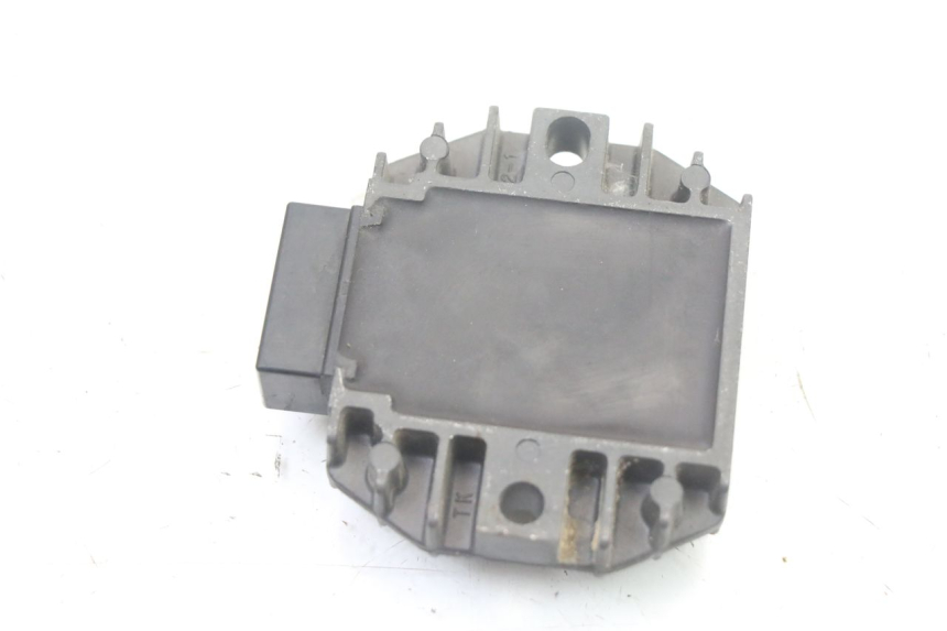 photo de REGOLATORE DI CARICA YAMAHA YP MAJESTY 125 (2007 - 2010) - Altra angolazione