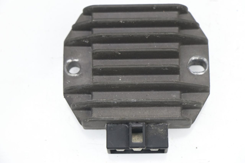 photo de REGOLATORE DI CARICA YAMAHA YP MAJESTY 125 (2002 - 2006) - Vista principale