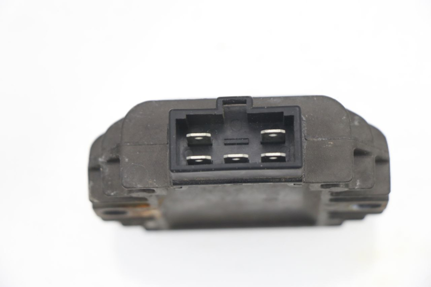 photo de REGOLATORE DI CARICA YAMAHA YP MAJESTY 125 (2002 - 2006) - Dettaglio del componente