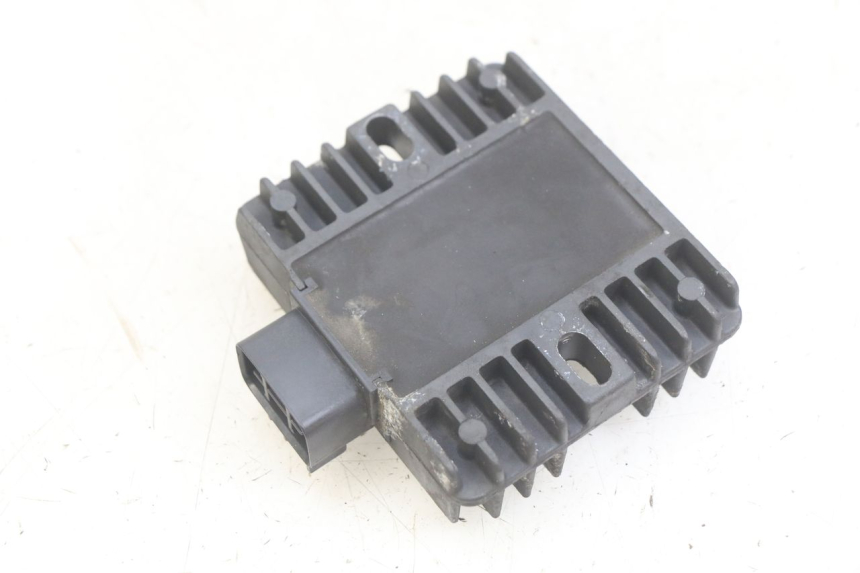 photo de REGOLATORE DI CARICA YAMAHA YP MAJESTY 400 (2004 - 2008) - Dettaglio del componente