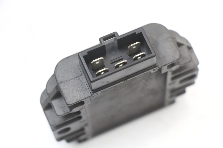 photo de REGOLATORE DI CARICA YAMAHA YP MAJESTY 125 (2002 - 2006) - Dettaglio del componente
