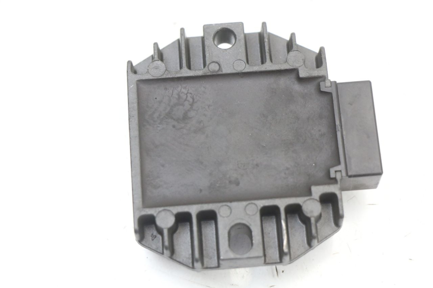 photo de REGOLATORE DI CARICA YAMAHA YP MAJESTY 125 (2002 - 2006) - Altra angolazione