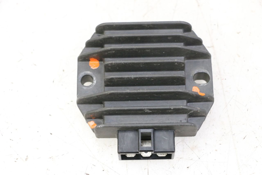 photo de REGOLATORE DI CARICA YAMAHA YP MAJESTY 125 (2002 - 2006) - Vista principale