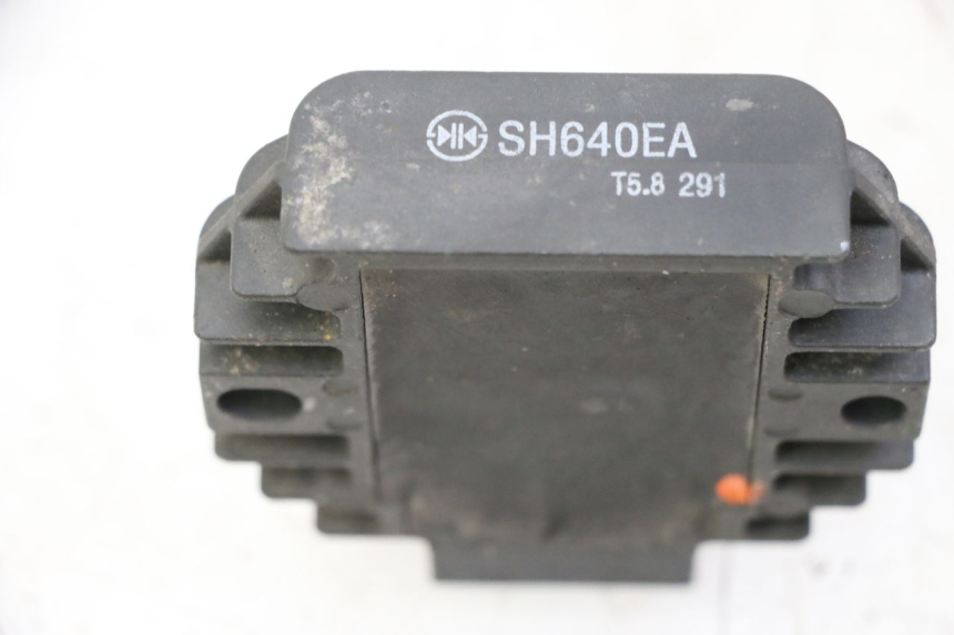 photo de REGOLATORE DI CARICA YAMAHA YP MAJESTY 125 (2002 - 2006) - Zoom sullo stato d'uso