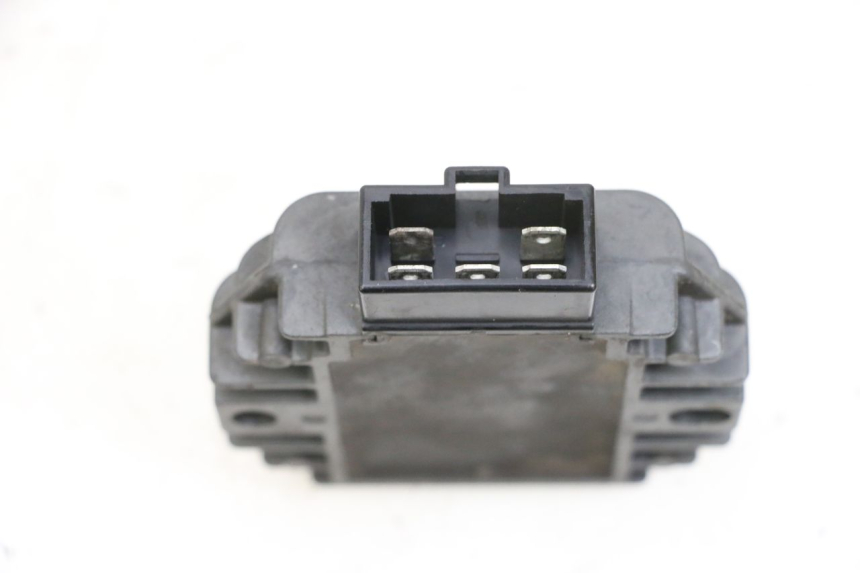 photo de REGOLATORE DI CARICA YAMAHA YP MAJESTY 125 (2002 - 2006) - Zoom sullo stato d'uso