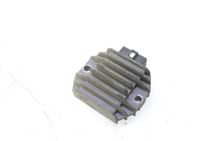 photo de REGOLATORE DI CARICA YAMAHA YP MAJESTY 125 (1998 - 2001) - Dettaglio del componente