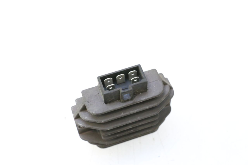 photo de REGOLATORE DI CARICA YAMAHA YP MAJESTY 125 (1998 - 2001) - Altra angolazione