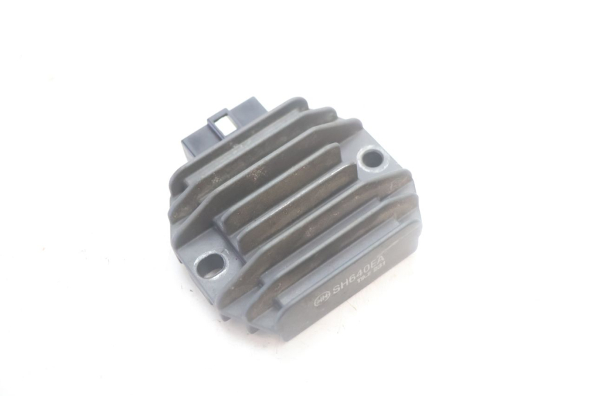 photo de REGOLATORE DI CARICA YAMAHA YP MAJESTY 125 (2007 - 2010) - Dettaglio del componente