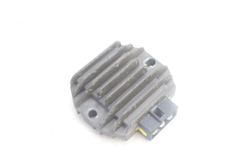 photo de REGOLATORE DI CARICA YAMAHA YP MAJESTY 125 (2002 - 2006) - Vista principale