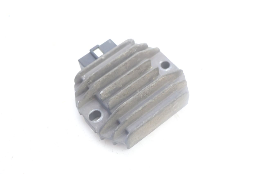 photo de REGOLATORE DI CARICA YAMAHA YP MAJESTY 125 (2002 - 2006) - Dettaglio del componente