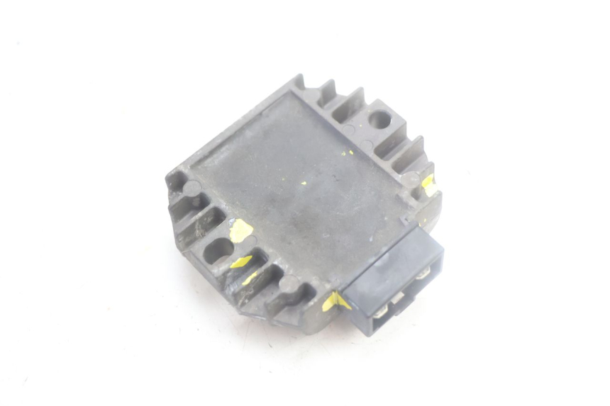 photo de REGOLATORE DI CARICA YAMAHA YP MAJESTY 125 (2002 - 2006) - Zoom sullo stato d'uso