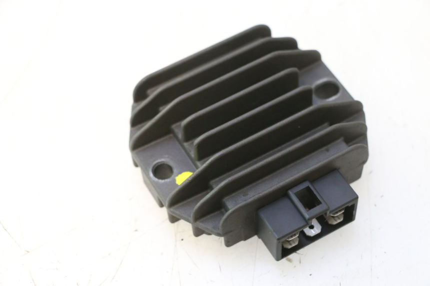 photo de REGOLATORE DI CARICA YAMAHA YP MAJESTY 125 (1998 - 2001) - Vista principale