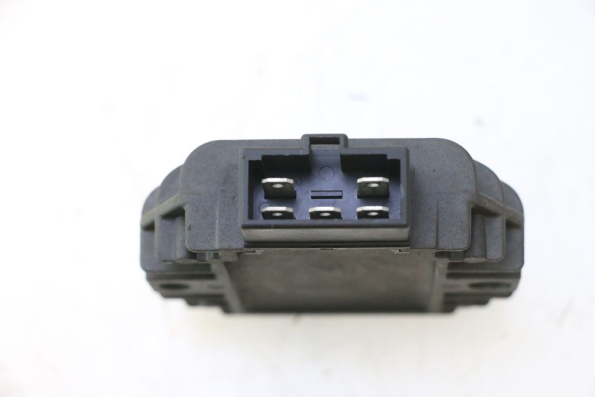photo de REGOLATORE DI CARICA YAMAHA YP MAJESTY 125 (1998 - 2001) - Dettaglio del componente
