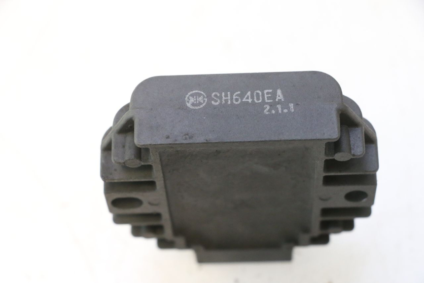 photo de REGOLATORE DI CARICA YAMAHA YP MAJESTY 125 (1998 - 2001) - Zoom sullo stato d'uso