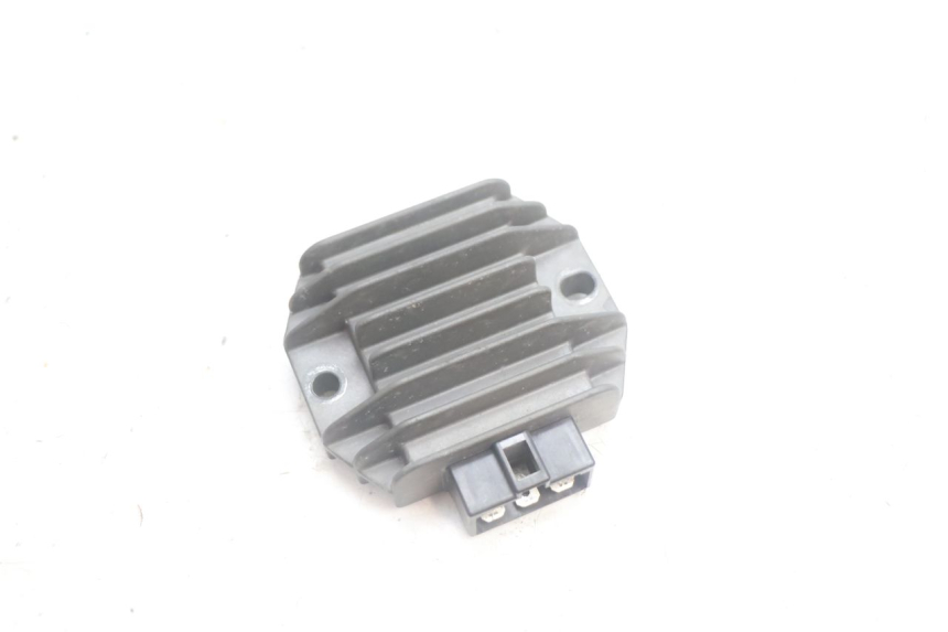 photo de REGOLATORE DI CARICA YAMAHA YP MAJESTY 125 (2002 - 2006) - Vista principale