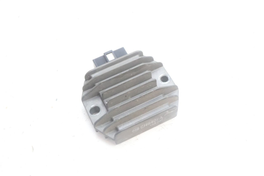 photo de REGOLATORE DI CARICA YAMAHA YP MAJESTY 125 (2002 - 2006) - Dettaglio del componente