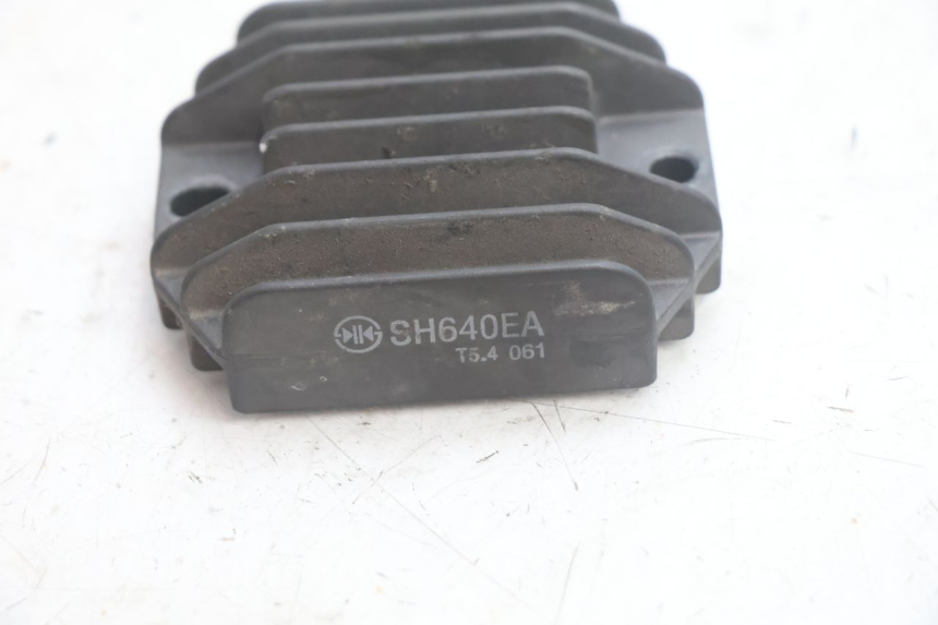 photo de REGOLATORE DI CARICA YAMAHA YP MAJESTY 125 (2002 - 2006) - Zoom sullo stato d'uso