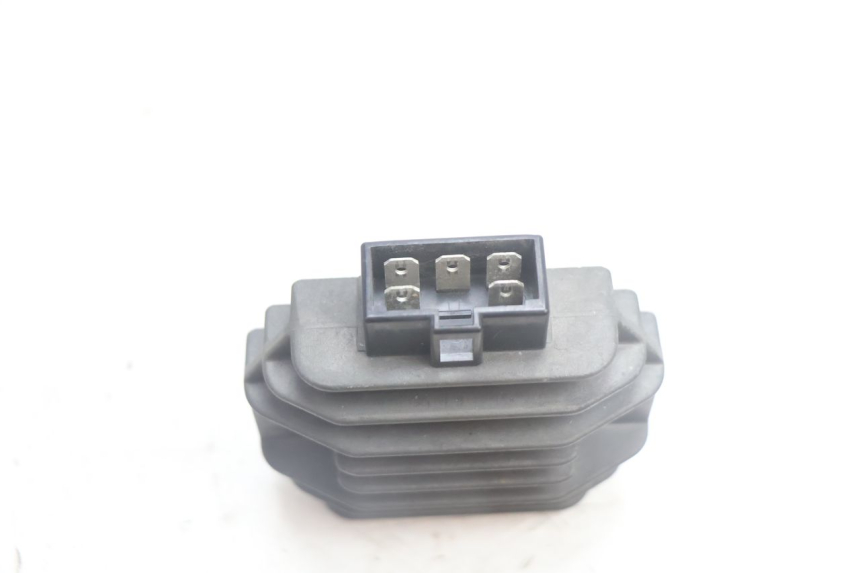 photo de REGOLATORE DI CARICA YAMAHA YP MAJESTY 125 (2002 - 2006) - Primo piano tecnico
